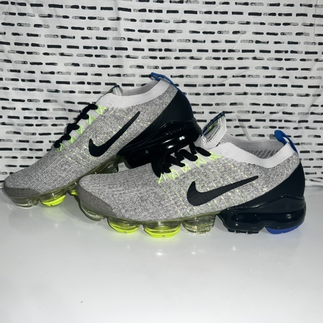 Vapor Max gris negro verde